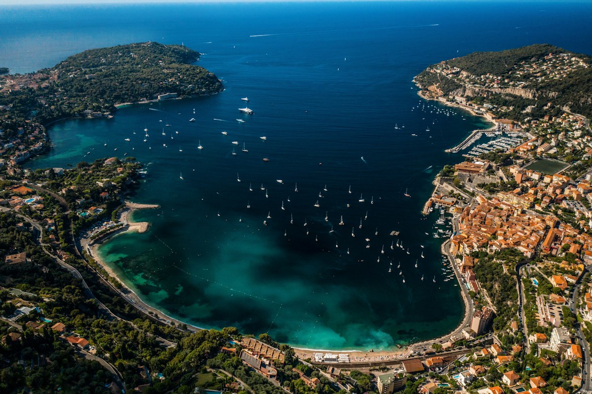 Photographie de la baie de Villefranche-sur-Mer dans les Alpes-Maritimes